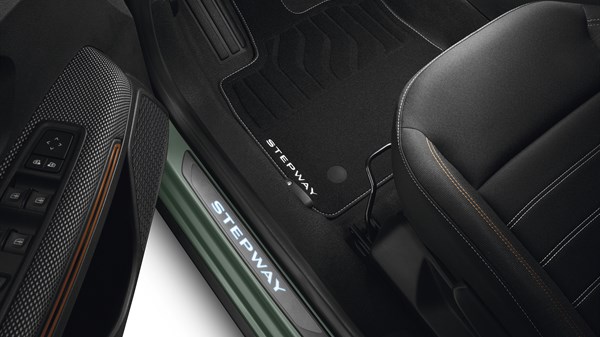 Tapis Premium et seuil de porte éclairé Sandero Stepway